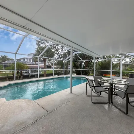 9170 Pine Cove Vila